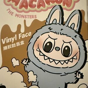 Pop Mart Macarron Labubu Authentic. Blind box, dust bag, card and COS.